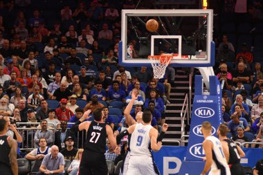 Orlando Magic 25 Ekim 2018 'de Orlando Florida' daki Amway Center 'da Portland Trail Blazers' ı sunar..  