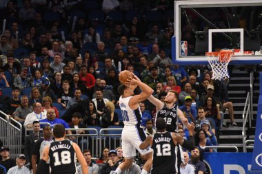 Orlando Magic, 19 Aralık 2018 tarihinde Orlando Florida 'daki Amway Center' da San Antonio Spurs 'a ev sahipliği yapmaktadır.. 