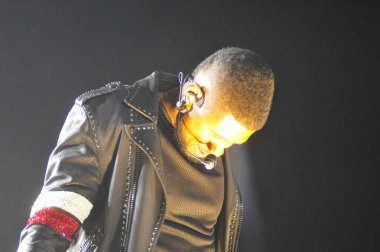 R & B Şarkıcısı Usher 12 Aralık 2015 'te Orlando Florida' daki Amway Center 'da sahne alacak.. 