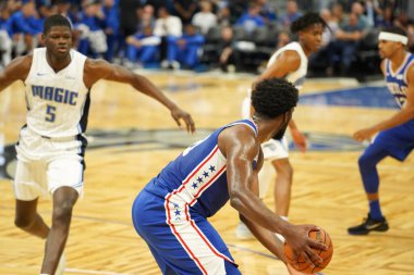 Orlando Magic 13 Ekim 2019 'da Florida, Orlando' daki Amway Center 'da Philadelphia 76ers' a ev sahipliği yaptı..