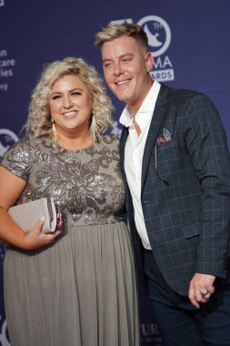 15 Ekim 2019 'da Nashville, Tennessee' deki Linbscome Üniversitesi 'nde verilen 50. GMA Dove Ödülleri sırasında kırmızı halı. 