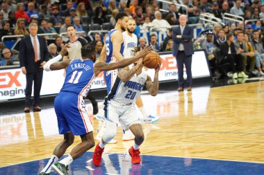 Orlando Magic 27 Aralık 2019 Cuma günü Orlando, Florida 'daki Amway Arena' da Philadelphia 76ers 'a ev sahipliği yapıyor..