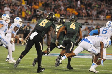 Kuzey Carolina 29 Aralık 2015 tarihinde Orlando Florida 'daki Kamp Dünya Stadyumu' nda oynanan Russell Atletizm Kupası 'nda Baylor ile karşılaşacak..