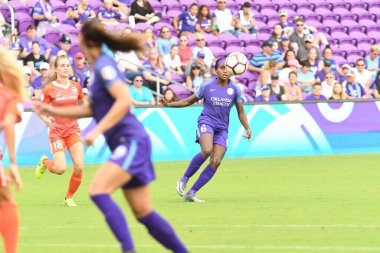 Orlando Pride, 22 Nisan 2018 'de Florida, Orlando' daki Exploria Stadyumu 'nda Houston Dash' e ev sahipliği yaptı.. 