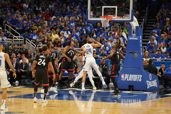 Orlando Magic Gospodarze Toronto Rapters Podczas Pierwszej Rundy Playoff Nba — Zdjęcie stockowe