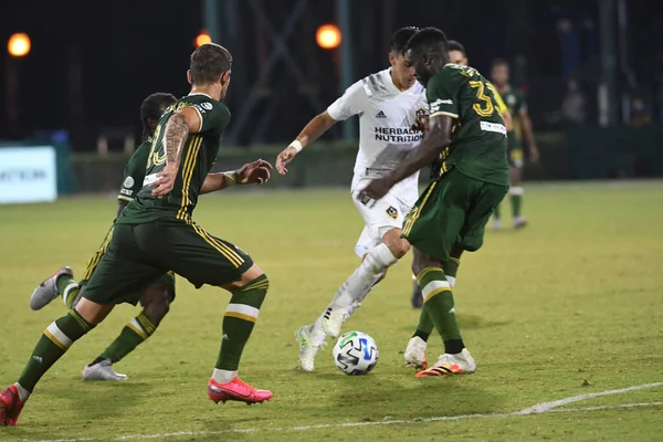 Los Angeles Galaksisi, 14 Temmuz 2020 'de Orlando Florida ABD' deki ESPN Vahşi Spor Dünyası 'nda düzenlenen MLS Sırt Turnuvası sırasında Portland Timbers ile karşı karşıya geldi..