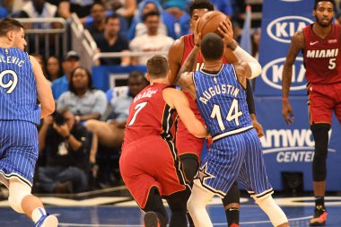 Orlando Magic 17 Ekim 2018 'de Orlando Florida' daki Amway Center 'da Miami Heat' i sunar..  