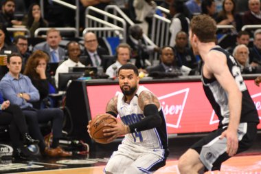 Orlando Magic, 19 Aralık 2018 tarihinde Orlando Florida 'daki Amway Center' da San Antonio Spurs 'a ev sahipliği yapmaktadır.