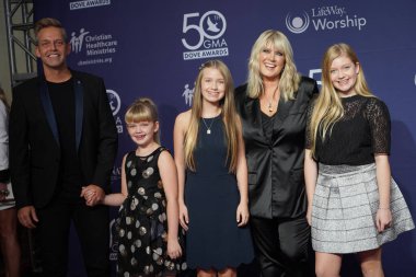 15 Ekim 2019 'da Nashville, Tennessee' deki Linbscome Üniversitesi 'nde verilen 50. GMA Dove Ödülleri sırasında kırmızı halı. 