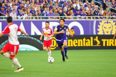 Orlando City SC, 6 Mayıs 2016 'da Orlando Florida' daki Dünya Kampı Stadyumu 'nda New York Red Bulls' a ev sahipliği yaptı..  