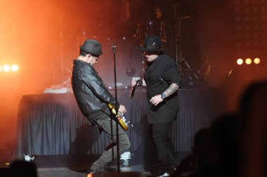 Christian Rock Bands Audio Adrenaline ve Kutless 23 Mart 2014 'te Osceola Sahne Sanatları Merkezi Kissimmee, FL' de sahne almaktadır..  