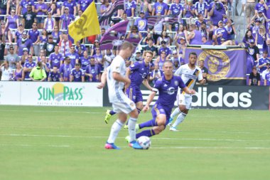 Orlando City 15 Nisan 2017 'de Florida, Orlando' daki Citrus Bowl 'da Los Angeles Galaksisine ev sahipliği yaptı.. 