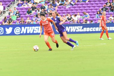 Orlando Pride, 22 Nisan 2018 'de Florida, Orlando' daki Exploria Stadyumu 'nda Houston Dash' e ev sahipliği yaptı.. 