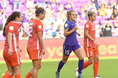 Orlando Pride, 22 Nisan 2018 'de Florida, Orlando' daki Exploria Stadyumu 'nda Houston Dash' e ev sahipliği yaptı..  