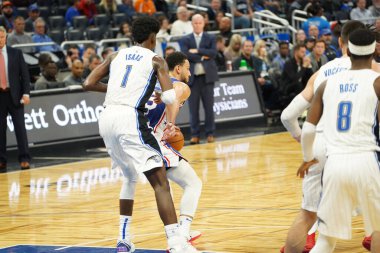 Orlando Magic 27 Aralık 2019 Cuma günü Orlando, Florida 'daki Amway Arena' da Philadelphia 76ers 'a ev sahipliği yapıyor..