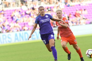 Orlando Pride, 22 Nisan 2018 'de Florida, Orlando' daki Exploria Stadyumu 'nda Houston Dash' e ev sahipliği yaptı.. 