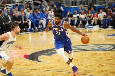 Orlando Magic 27 Aralık 2019 Cuma günü Orlando, Florida 'daki Amway Arena' da Philadelphia 76ers 'a ev sahipliği yapıyor..