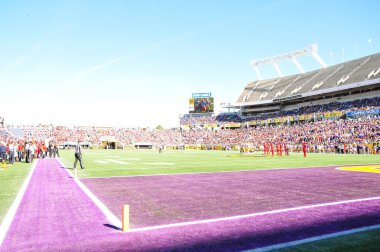 LSU, 31 Aralık 2016 tarihinde Orlando Florida 'daki Kamp Dünya Stadyumu' nda oynanan 71. Citrus Kupası 'nda Louisville ile karşılaşacak..  