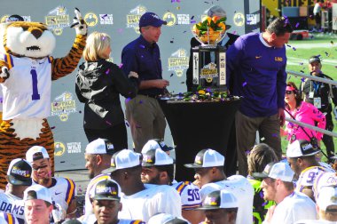 LSU, 31 Aralık 2016 tarihinde Orlando Florida 'daki Kamp Dünya Stadyumu' nda oynanan 71. Citrus Kupası 'nda Louisville ile karşılaşacak..  