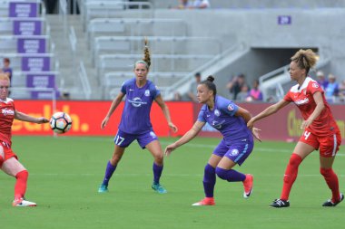 Orlando Pride 22 Nisan 2017 'de Orlando City Stadyumu' nda Washington Spirit 'e ev sahipliği yaptı..  