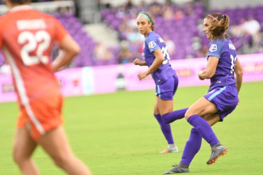 Orlando Pride, 22 Nisan 2018 'de Florida, Orlando' daki Exploria Stadyumu 'nda Houston Dash' e ev sahipliği yaptı..  