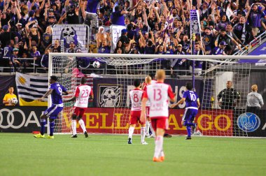 Orlando City SC, 6 Mayıs 2016 'da Orlando Florida' daki Dünya Kampı Stadyumu 'nda New York Red Bulls' a ev sahipliği yaptı..