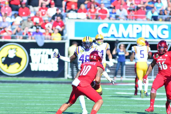 Lsu Enfrenta Louisville Durante 71St Citrus Bowl Camping World Stadium — Fotografia de Stock