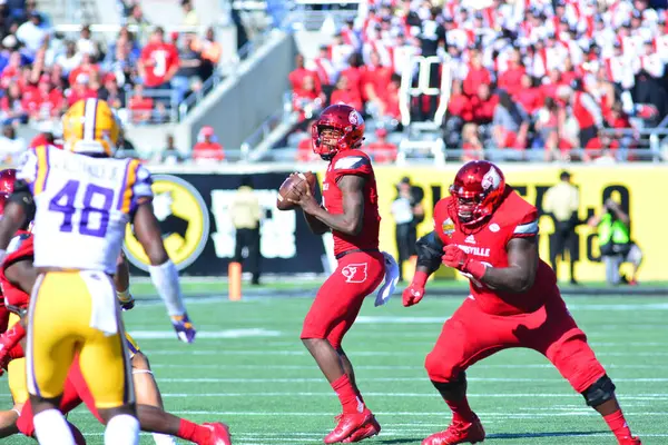 Lsu Enfrenta Louisville Durante 71St Citrus Bowl Camping World Stadium — Fotografia de Stock