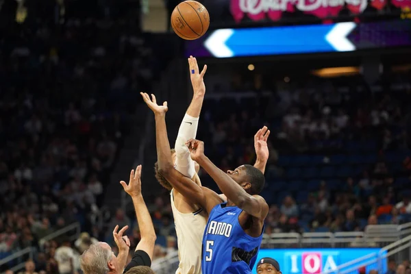 Orlando Magic, 8 Şubat 2020 tarihinde Orlando Florida 'daki Amway' de Milwaukee Bucks 'a ev sahipliği yaptı..  