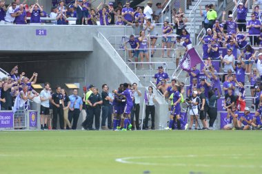Orlando City 15 Nisan 2017 'de Florida, Orlando' daki Citrus Bowl 'da Los Angeles Galaksisine ev sahipliği yaptı..  