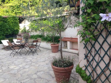 14 Mayıs 2014 'te Fransa' nın Cote D 'azur şehrinde güzel bir havuz evi.