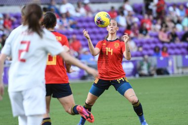 İspanya 'nın Virginia # 14 numaralı Torrecilla, 5 Mart 2020 tarihinde Orlando Florida' daki Exploria Stadyumu 'nda düzenlenen 2020 SheBelieves Kupası' nda pas aldı..  