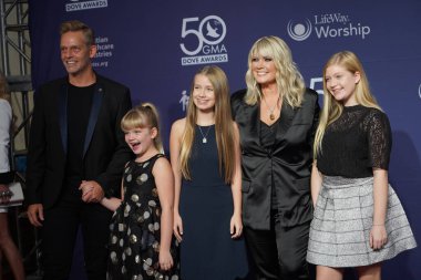 15 Ekim 2019 'da Nashville, Tennessee' deki Linbscome Üniversitesi 'nde verilen 50. GMA Dove Ödülleri sırasında kırmızı halı. 