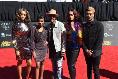 Kırmızı Halı Fotoğrafları 29 Mart 2019 Cumartesi günü Las Vegas 'taki Orleans Resort' ta düzenlenen 34. Yıldız Ödülleri sırasında çekildi.