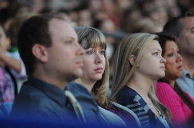 8 Nisan 2012 'de Orlando Florida' da yıllık Deniz Dünyasının Paskalya Gündoğumu Servisi.  