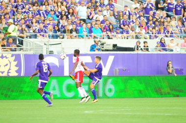 Orlando City SC, 6 Mayıs 2016 'da Orlando Florida' daki Dünya Kampı Stadyumu 'nda New York Red Bulls' a ev sahipliği yaptı.. 