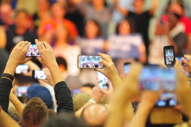 Demokrat başkan adayı Hillary Clinton 2 Aralık 2015 'te Orlando, Florida' da bir seçim kampanyasında konuşma yaptı.. 