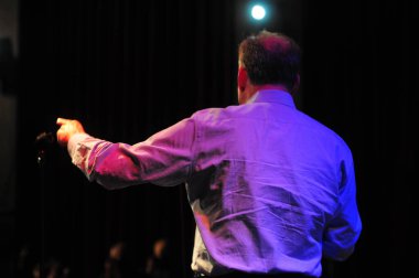 Şarkıcı Jon Bon Jovi, 5 Kasım 2016 'da St. Petersburg Florida' da Devlet Street Theater in Support of HIllary Clinton 'ın Başkan İhalesi' nde sahne alıyor.