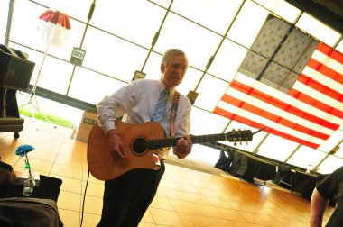 19 Eylül 2015 'te, Bebekler için Kahramanlar Sanford Florida' da bir bağış etkinliğine ev sahipliği yaptı..  