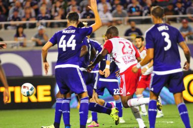 Orlando City SC, 6 Mayıs 2016 'da Orlando Florida' daki Dünya Kampı Stadyumu 'nda New York Red Bulls' a ev sahipliği yaptı..