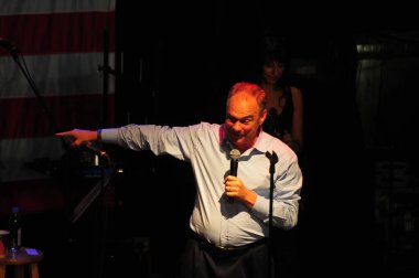 Şarkıcı Jon Bon Jovi, 5 Kasım 2016 'da St. Petersburg Florida' da Devlet Street Theater in Support of HIllary Clinton 'ın Başkan İhalesi' nde sahne alıyor.