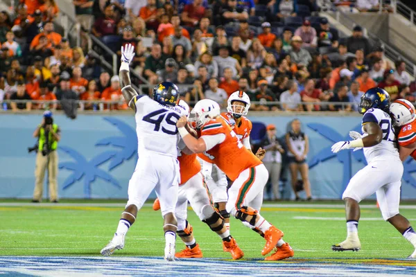 West Virginia Mountaineers Enfrentam Miami Hurricanes Durante 71St Russell Bowl — Fotografia de Stock