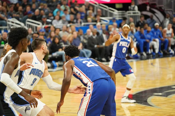 Orlando Magic 27 Aralık 2019 Cuma günü Orlando, Florida 'daki Amway Arena' da Philadelphia 76ers 'a ev sahipliği yapıyor..