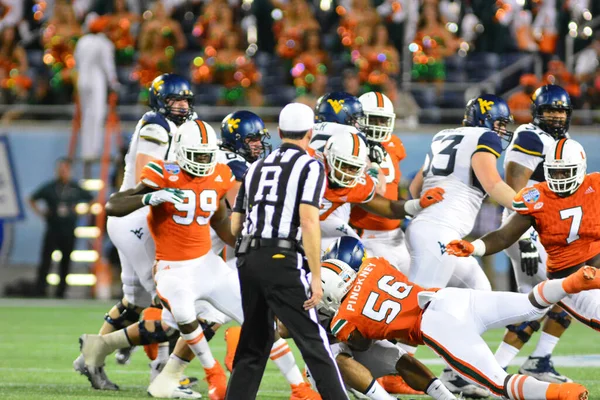 West Virginia Mountaineers Enfrentam Miami Hurricanes Durante 71St Russell Bowl — Fotografia de Stock