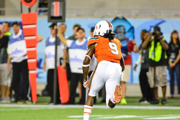 West Virginia Mountaineers Menghadapi Miami Hurricanes Saat Russell Bowl Stadion — Stok Foto