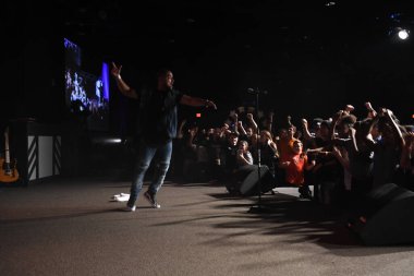 Crossover Kilisesi, 6 Ekim 2018 'de Tampa Florida' daki Crossover Kilisesi 'nde iki yıllık lezzet festivaline ev sahipliği yapıyor..  