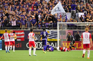 Orlando City SC, 6 Mayıs 2016 'da Orlando Florida' daki Dünya Kampı Stadyumu 'nda New York Red Bulls' a ev sahipliği yaptı..