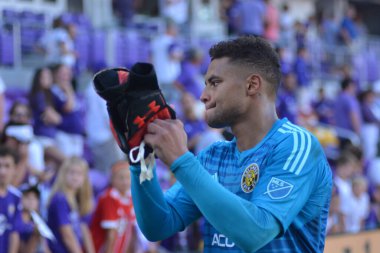 Orlando Magic oyuncusu Fournier, 25 Ekim 2018 tarihinde Orlando Florida 'daki Amway Center' da spor ceketlilere karşı gol atmaya çalıştı..  