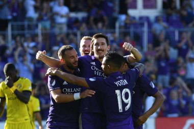 Orlando Magic oyuncusu Fournier, 25 Ekim 2018 tarihinde Orlando Florida 'daki Amway Center' da spor ceketlilere karşı gol atmaya çalıştı..  