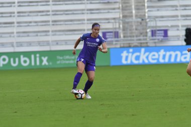 Orlando Pride, 22 Nisan 2018 'de Florida, Orlando' daki Exploria Stadyumu 'nda Houston Dash' e ev sahipliği yaptı..  